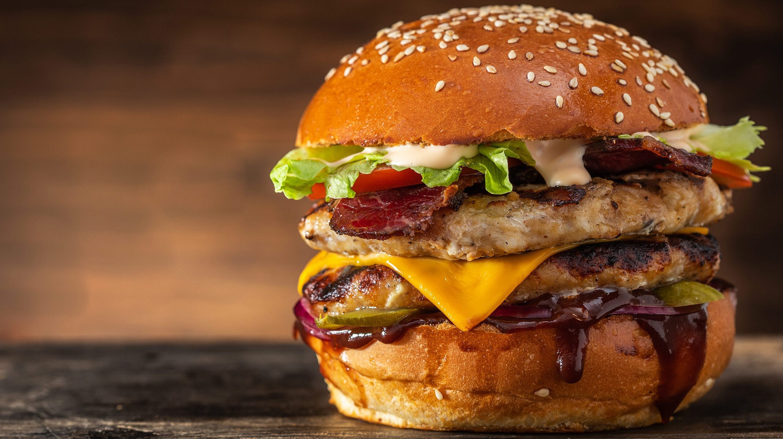 Turkey burgers, ground turkey, Are turkey burgers really healthier?, how to flavor turkey burgers, How to make juicy turkey burgers, cooking burgers, how to cook turkey burgers, Memorial Day, cookout food, grilled burgers, theGrio.com