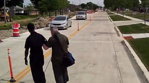 Bus driver helps blind passenger cross road