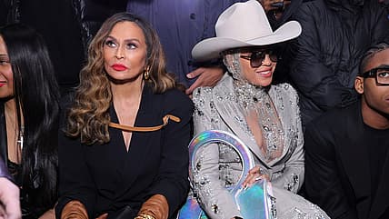 Beyonce New york fashion week, Beyonce NYFW, celebrities at NYFW, Beyoncé Luar, what fashion show did Beyonce go to? Beyonce Luar NYFW, Why was beyonce at new york fashion week?