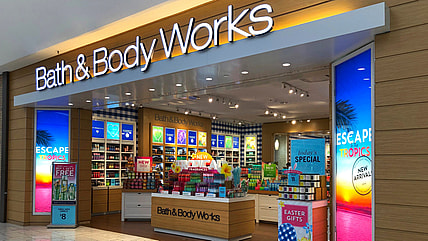 Bath and Body Works Snowed In candle, Bath and Body Works apology, Bath and Body Works klandle, Balth and Body Works KKK candle, Why did Bath and Body Works apologize?, Bath and Body Works controversy theGrio.com