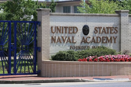 Mother daughter graduate Naval Academy