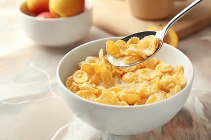 A bowl of cereal with milk
