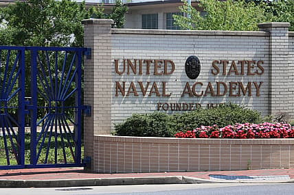 Mother daughter graduate Naval Academy