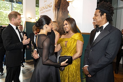 LONDON, ENGLAND - JULY 14: Prince Harry, Duke of Sussex (L) and Meghan, Duchess of Sussex (2nd L) meets cast and crew, including Beyonce Knowles-Carter (C) Jay-Z (R) as they attend the European Premiere of Disney's "The Lion King" at Odeon Luxe Leicester Square on July 14, 2019 in London, England. (Photo by Niklas Halle'n-WPA Pool/Getty Images)