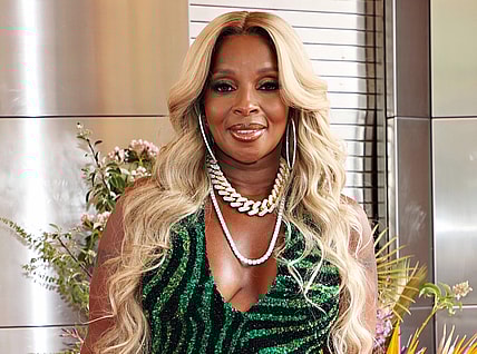 The Apollo Inducts Mary J Blige Into Its Walk Of Fame