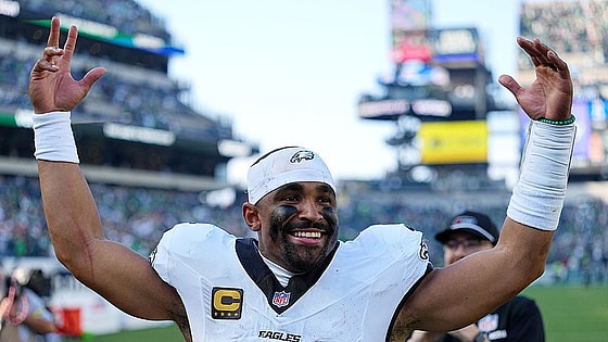 Jalen Hurts, Jalen Hurts women team, Jalen hurts management team, Jalen hurts all women team