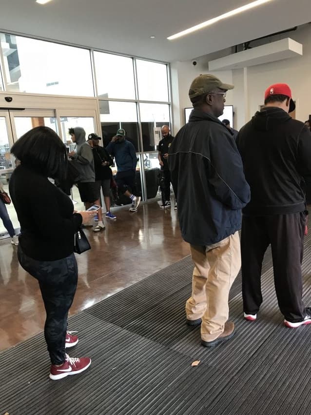 Georgia voters line up at Wolf Creek Library on election day. (TheGrio thegrio.com