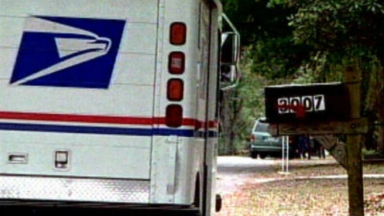 Postal truck (fotolio)