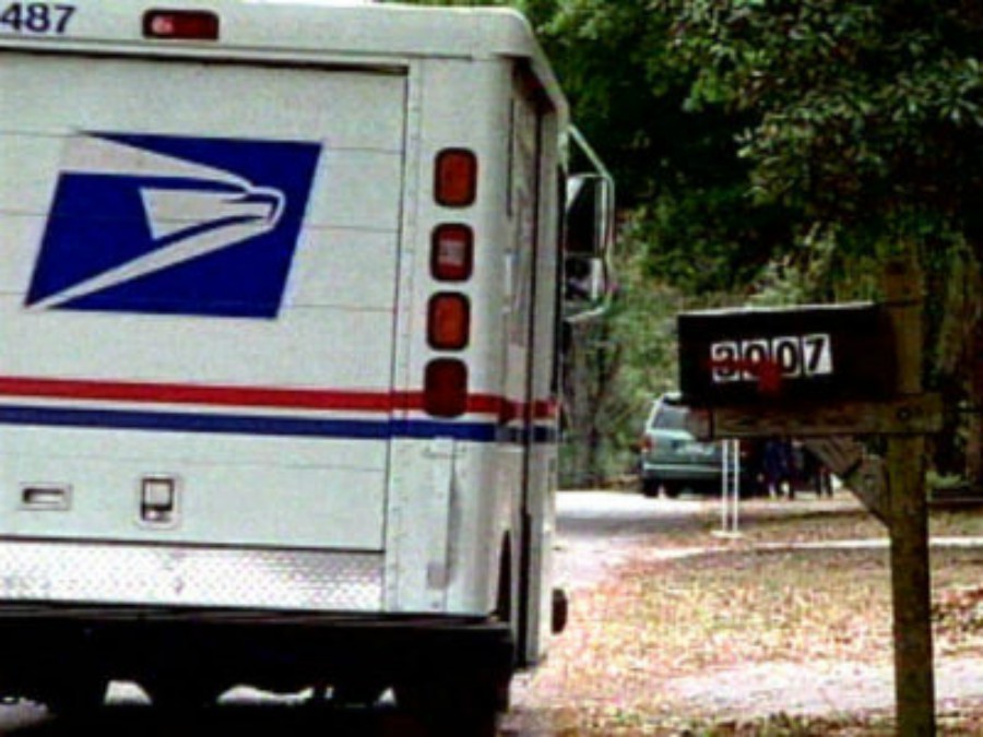 Postal truck (fotolio)