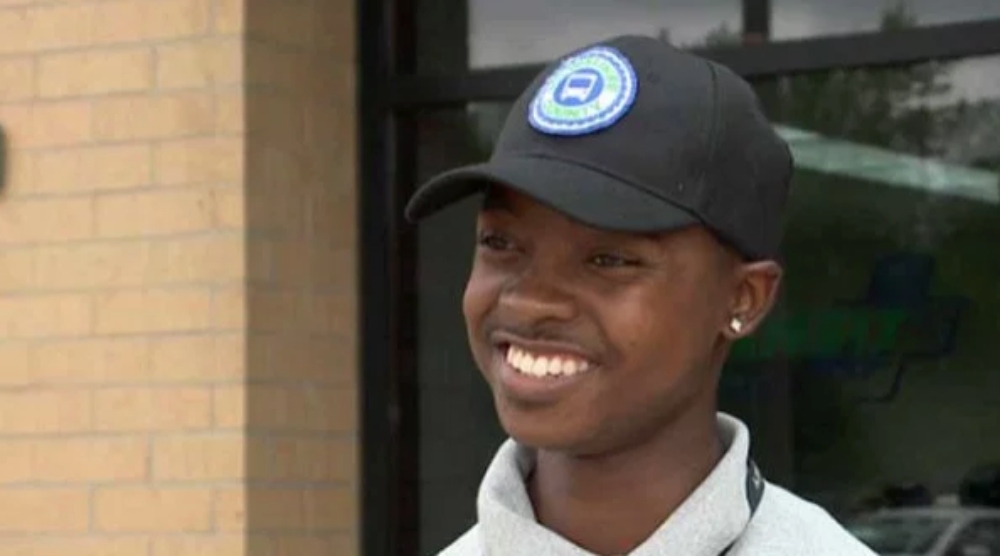 Bus driver Thaddaus Turner helps blind passenger cross road thegrio.com