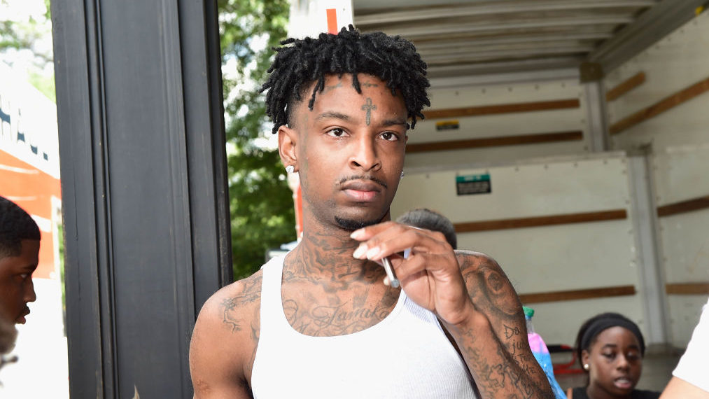 21 Savage Leads By Example With 4th Annual 'Issa Back 2 School Drive' –  Billboard