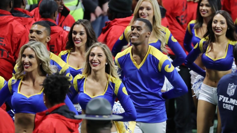 Dallas Cowboys: male cheerleaders added to Saints, Rams