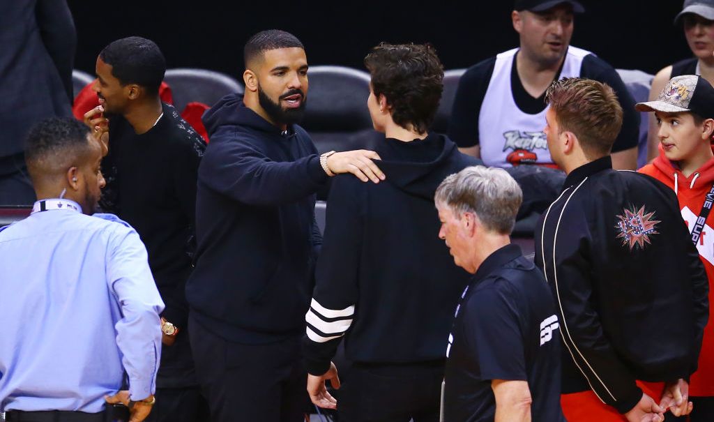 Drake and Shawn Mendes meet during Game Two of the 2019 NBA Finals between the Golden State Warriors and the Toronto Raptors at Scotiabank Arena on June 02, 2019 in Toronto, Canada. NOTE TO USER: User expressly acknowledges and agrees that, by downloading and or using this photograph, User is consenting to the terms and conditions of the Getty Images License Agreement. (Photo by Vaughn Ridley/Getty Images)