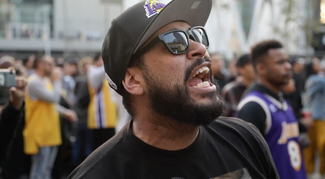 WATCH: How LA basketball fans mourned the tragic loss of Kobe Bryant -  TheGrio