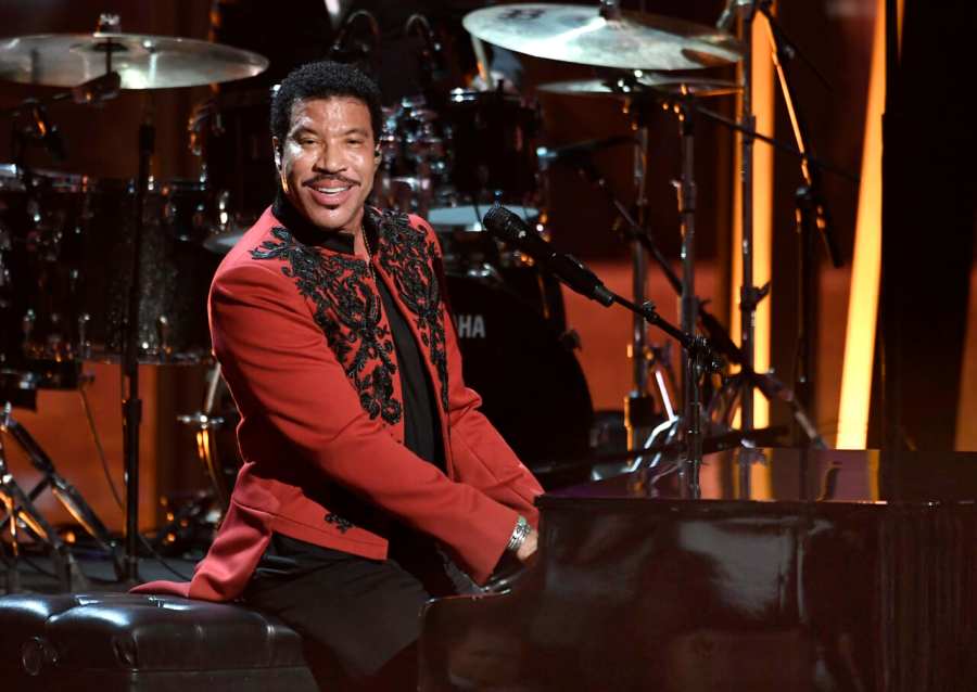 Lionel Richie, on tour, says 11-yo break dancer 'upstaged' him