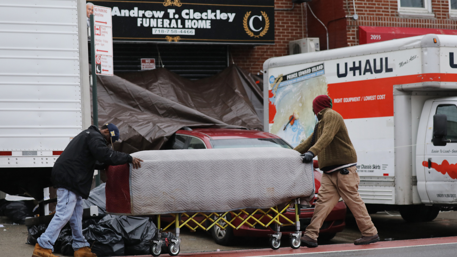 Brooklyn funeral home caught storing bodies inside UHaul trucks loses