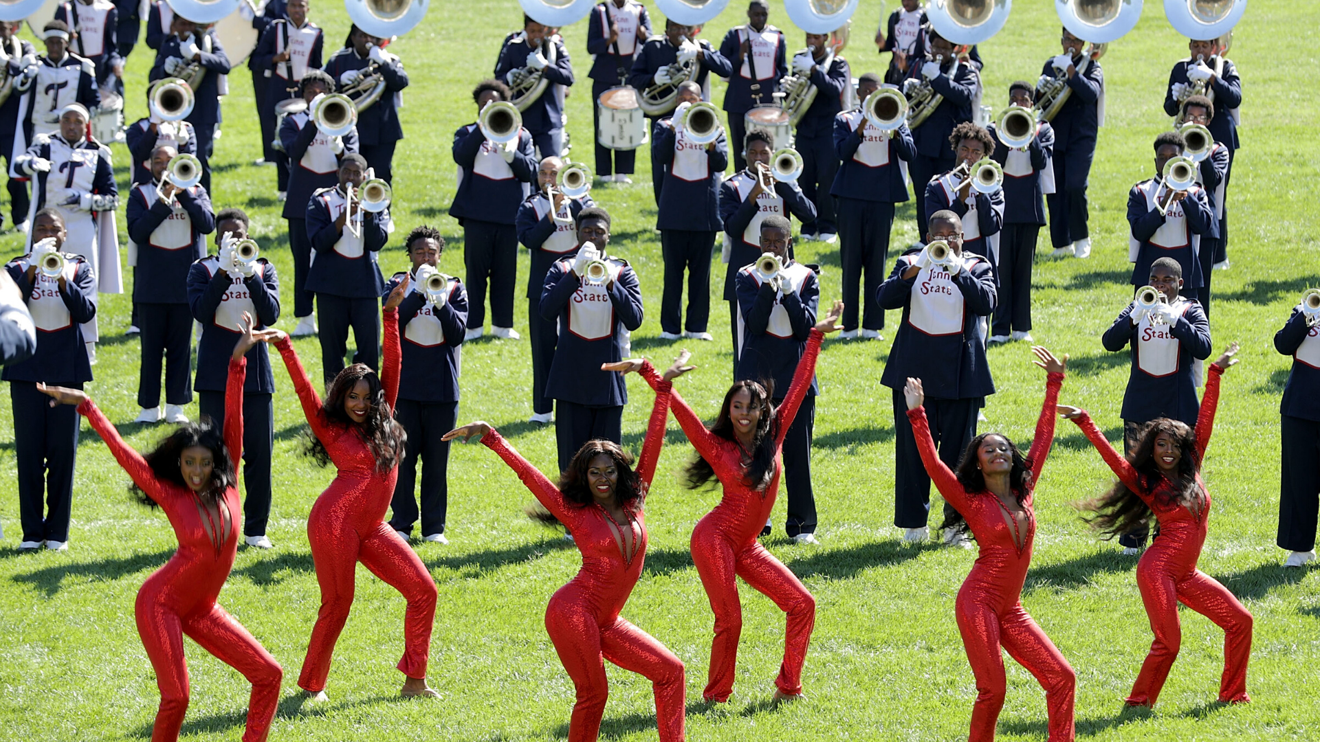 Super Bowl I, current marching band members honor historic