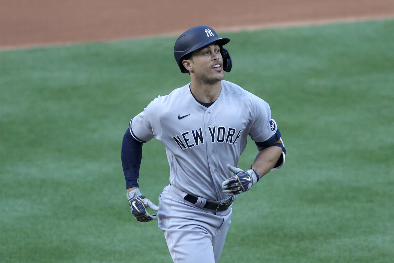 Yankees outfielders vow to keep kneeling during the national anthem