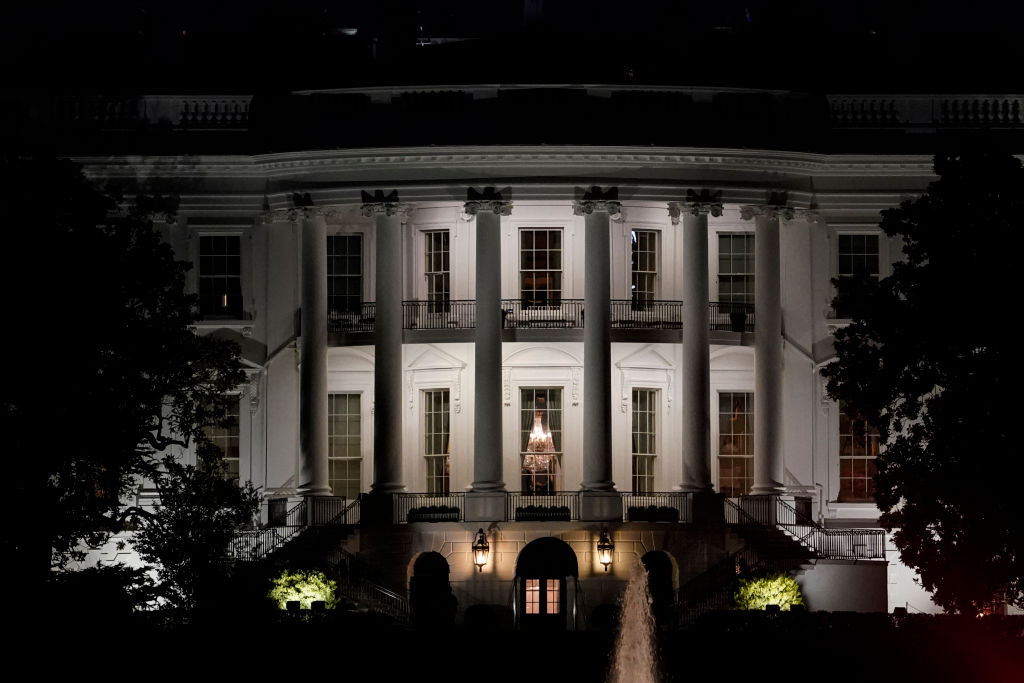 White House security official reportedly gravely ill with coronavirus ...