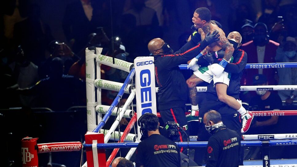 Gervonta Davis knocks out Leo Santa Cruz to win new WBA title