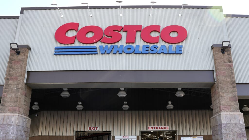 Costco announces $16 minimum wage amid $15 debate in Congress