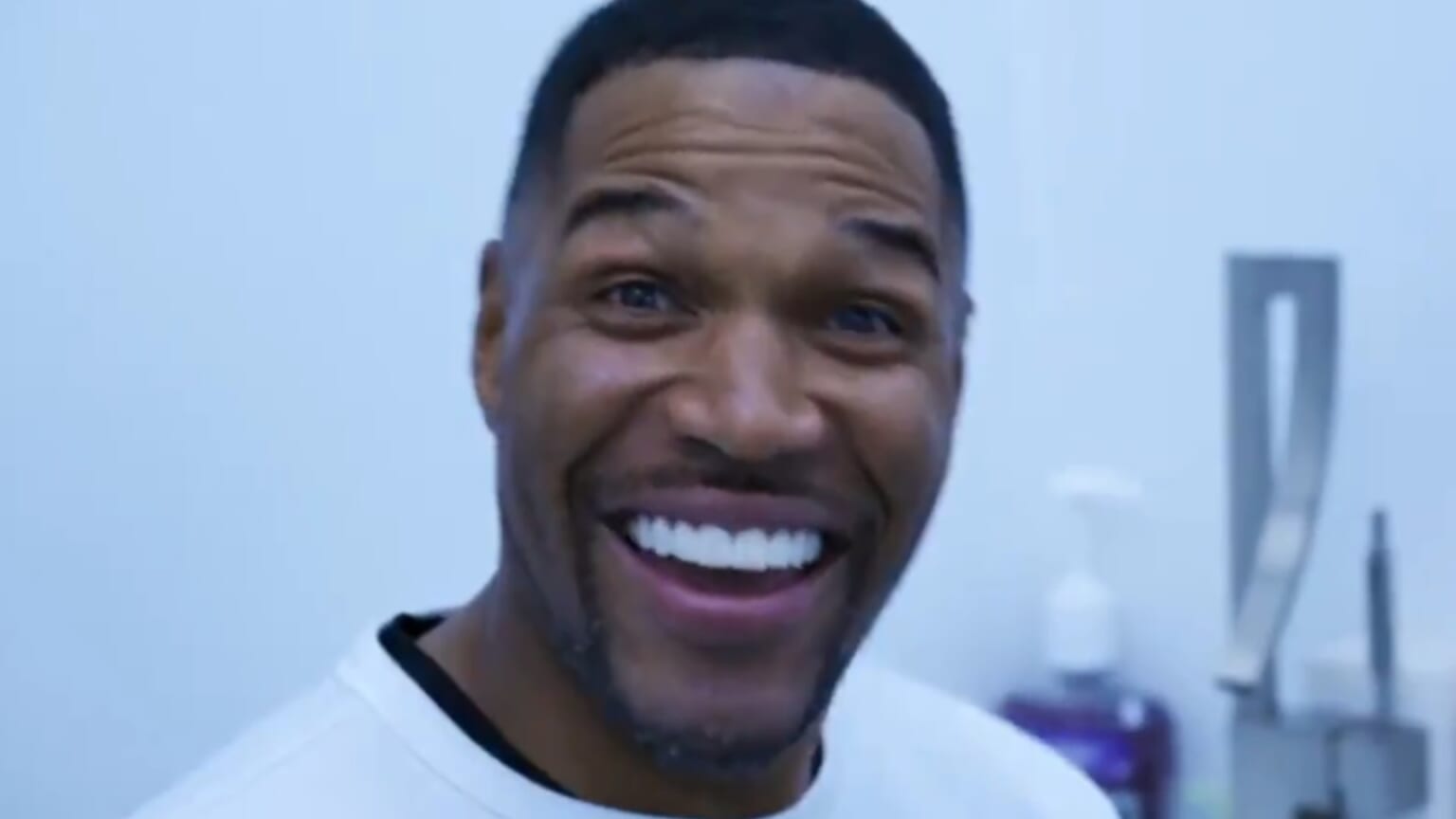 Michael Strahan Reveals Closing Of Tooth Gap Was April Fools Joke Thegrio 