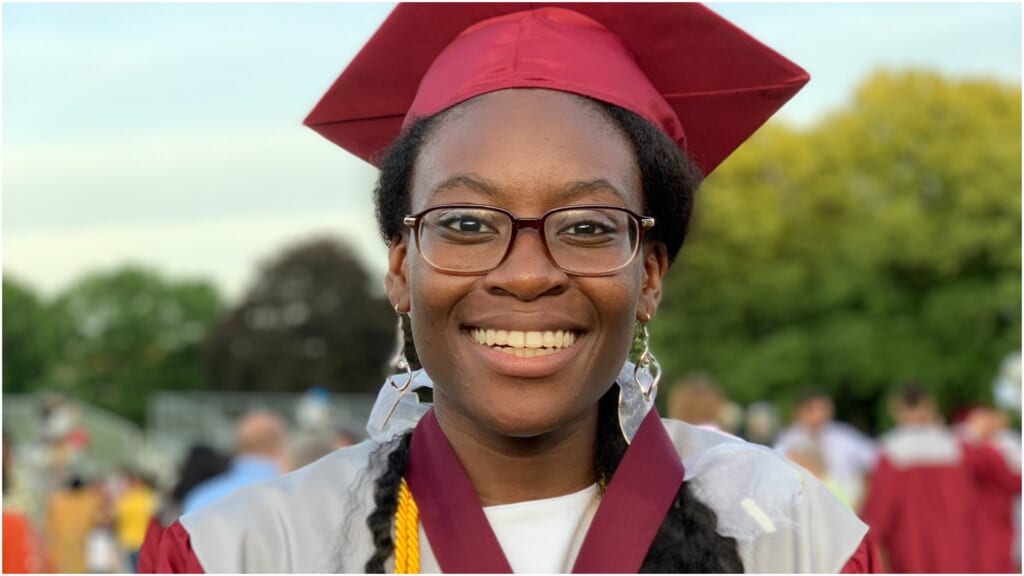 Harvard-bound high school senior shocks graduation ceremony by giving away 000 scholarship, saying it should go to a classmate attending a community college