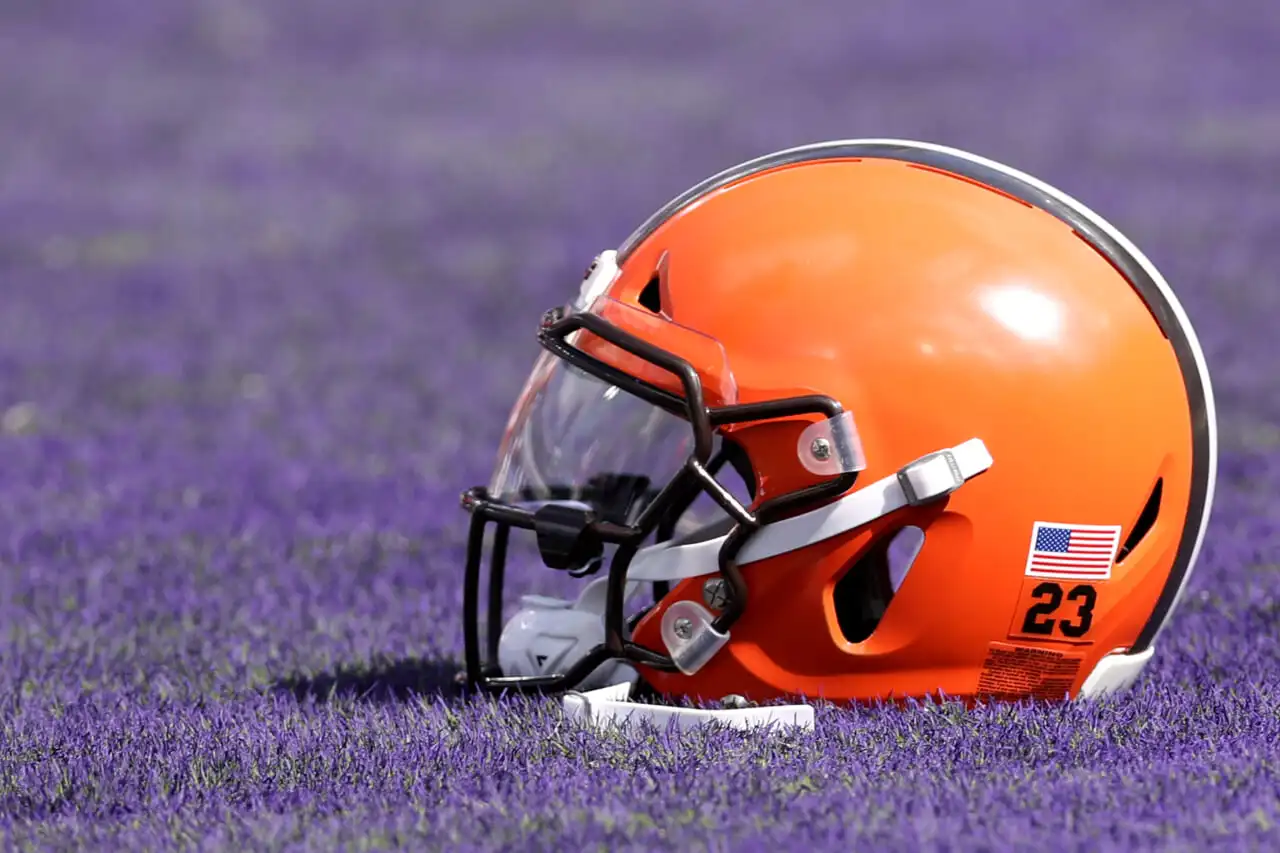 Browns rookie LB Owusu-Koramoah placed on COVID-19 list