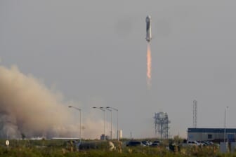 Blue Origin’s Bezos reaches space on 1st passenger flight