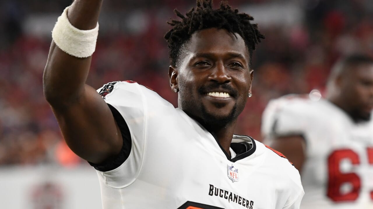 Antonio Brown expected to rejoin Tampa Bay Buccaneers on Monday after  suspension for violating COVID-19 protocols ends