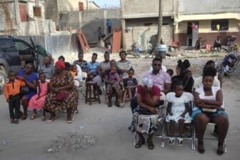 Haitians return to quake-damaged churches, gangs offer aid