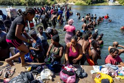 Thousands of Haitian migrants forced to gather under Texas bridge