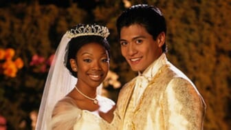 Brandy reunites with ‘Cinderella’ co-star Paolo Montalban in viral video