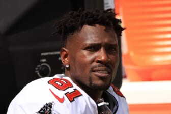 Antonio Brown says ankle injury stopped him from returning to Bucs game: report