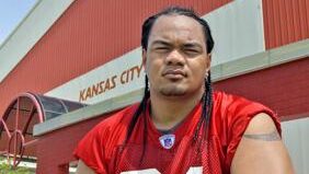 Former NFL player Siavii found dead in Kansas federal prison