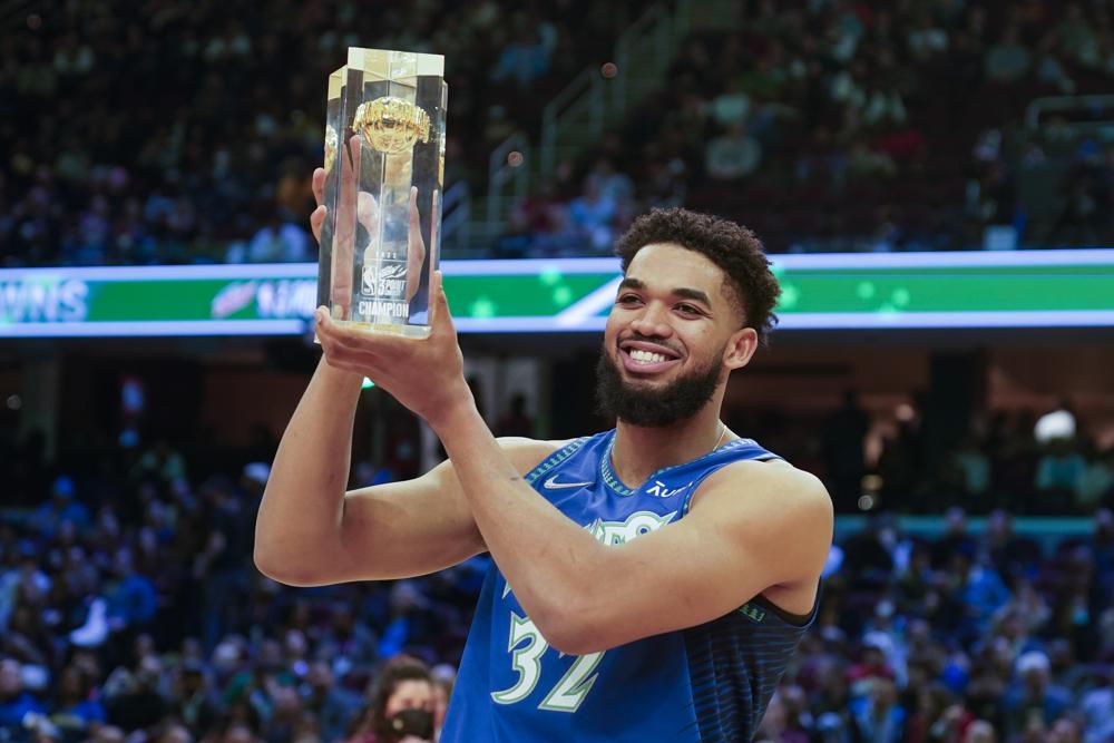 Karl-Anthony Towns first center to win the 3-Point Shooting Contest￼