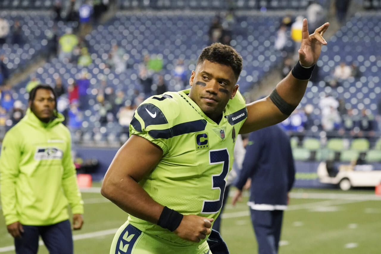 Patrick Mahomes, Russell Wilson Exchange Jerseys After the Game