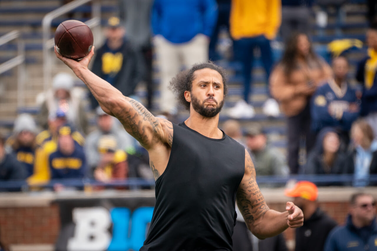 Derek Carr says Colin Kaepernick would fit in 'great' with Las