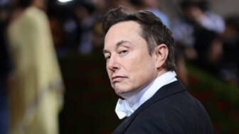 Elon Musk booed while onstage at Dave Chappelle concert