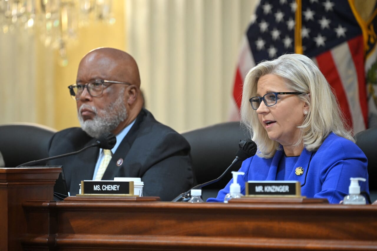 Representatives Bennie Thompson (D-Miss.) and Liz Cheney (R-Wy.)