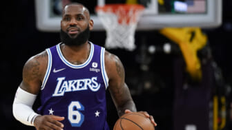 Reports: LeBron James agrees to 2-year extension with Lakers