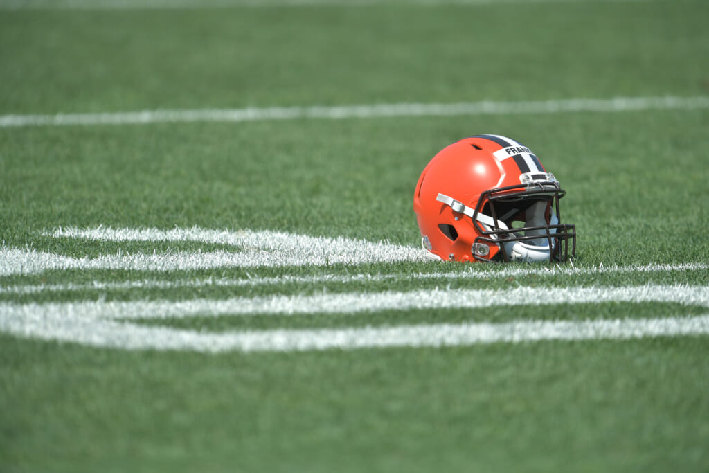 , Browns’ Odom, USFL star, suffers season-ending knee injury