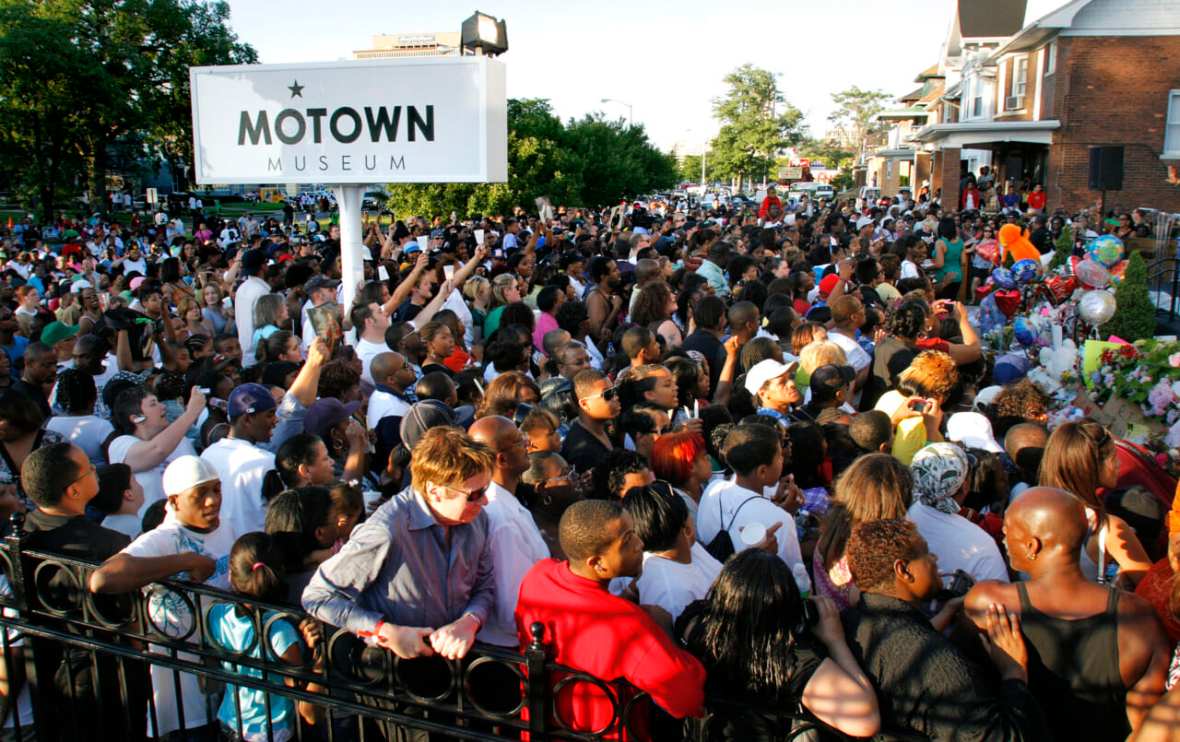 Fans Hold Candlelight Vigil For Michael Jackson At Home Of Motown