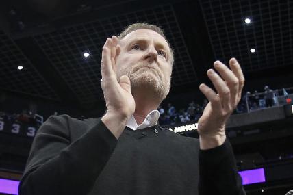 Phoenix Suns vice-chairman calls on team owner to resign for racist words￼