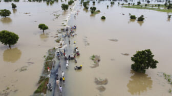 Nigeria races to assist flood victims; death toll tops 600 