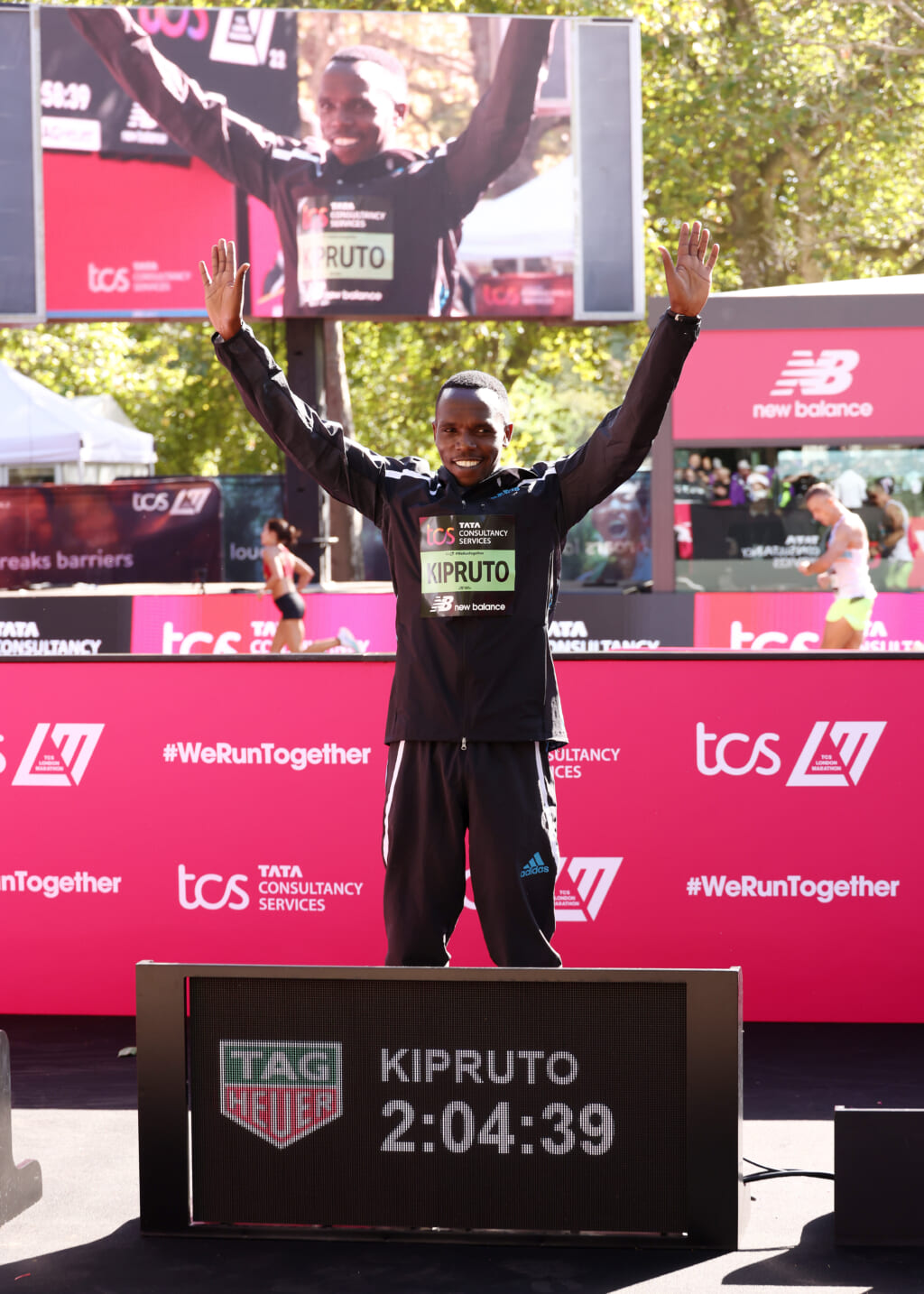 Debutant Amos Kipruto of Kenya wins London Marathon￼