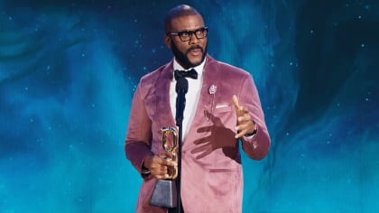 Tyler Perry takes a moment to uplift women during his speech at inaugural theGrio Awards