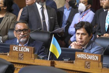 Embattled LA councilman attends city meeting after scandal