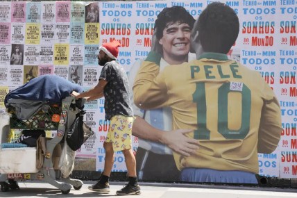 Pelé’s family gathers at hospital in Sao Paulo