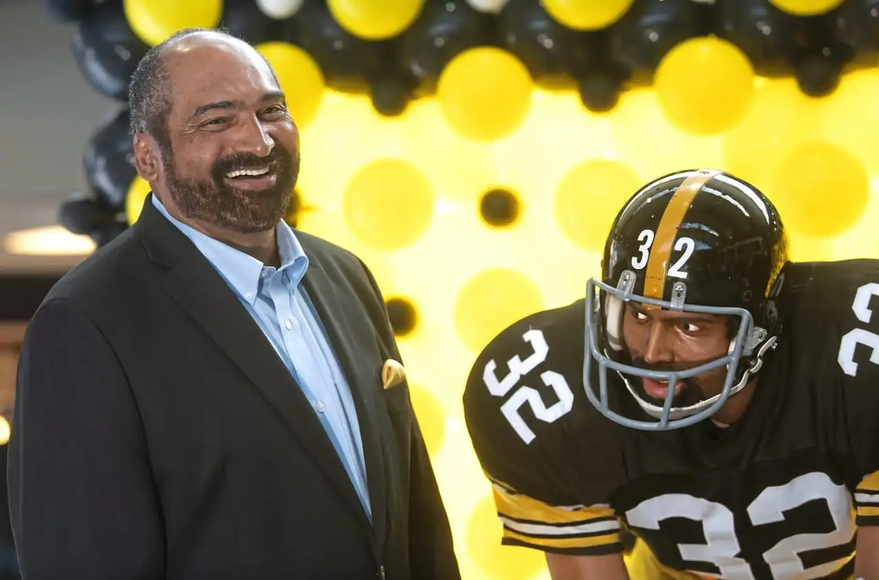 Steelers, Franco Harris Family Unveil Retired Jersey Display